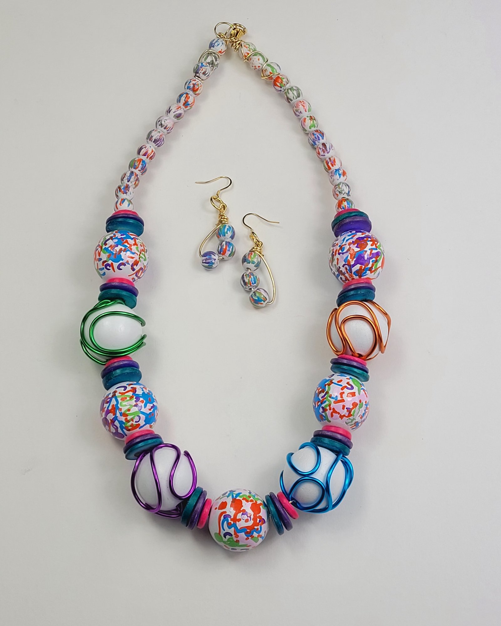 Confetti rainbow wire necklace